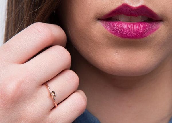 Tiny solid gold knot ring, RN230 - Image 4