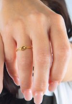 Small solid gold knot ring, RN200 - Image 2