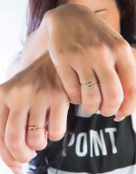 Small solid gold knot ring, RN200 - Image 4