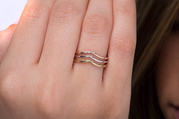 Gold chevron ring with 3 diamonds - Image 3