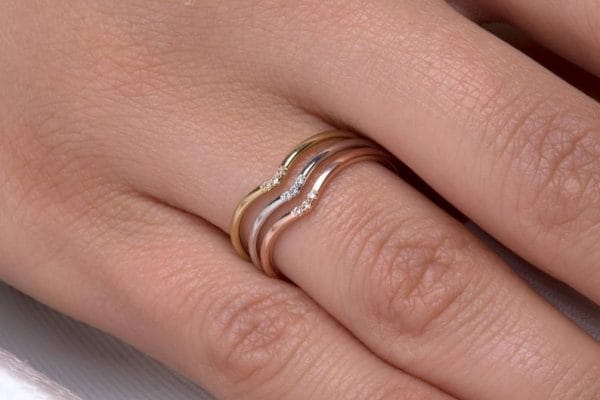 Gold chevron ring with 3 diamonds - Image 6