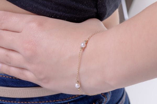 4,4mm pearls bracelet 1 4.4mm pearls gold chain bracelet - Image 1