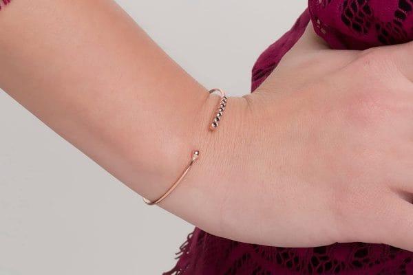 7 diamonds open gold bangle - Image 6