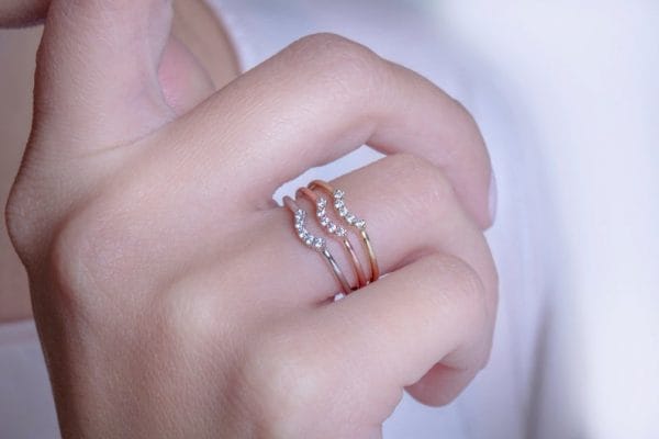 Curved small diamond ring, RN469 - Image 3