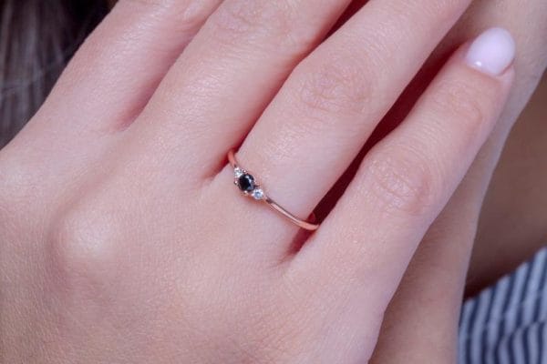 Dainty three diamond gold ring - Image 3