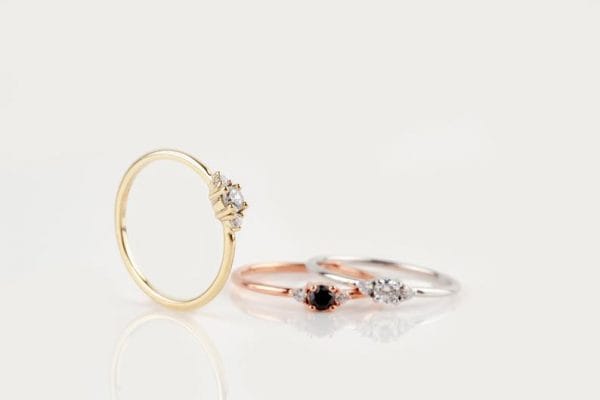 Dainty three diamond gold ring - Image 5