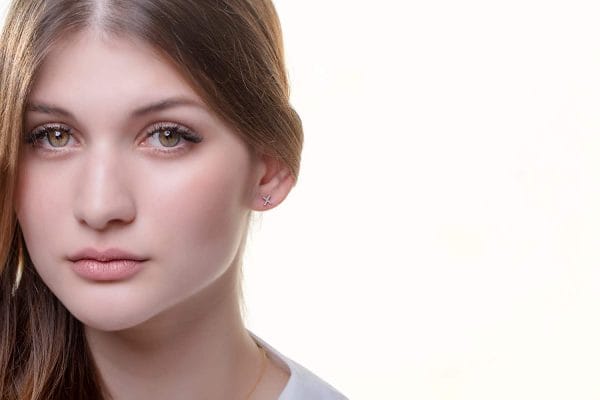 Diamond XO gold stud earrings - Image 6