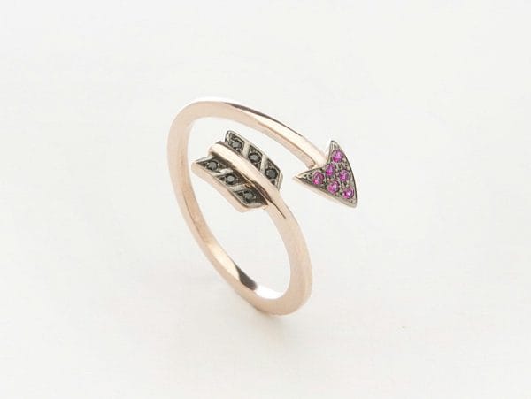 Diamond arrow gold ring - Image 1