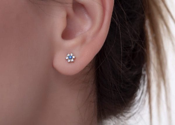 Diamond emerald sapphire flower stud earrings - Image 7