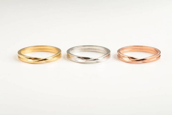 Solid gold Mobius ring 2.5mm, RN150 - Image 4