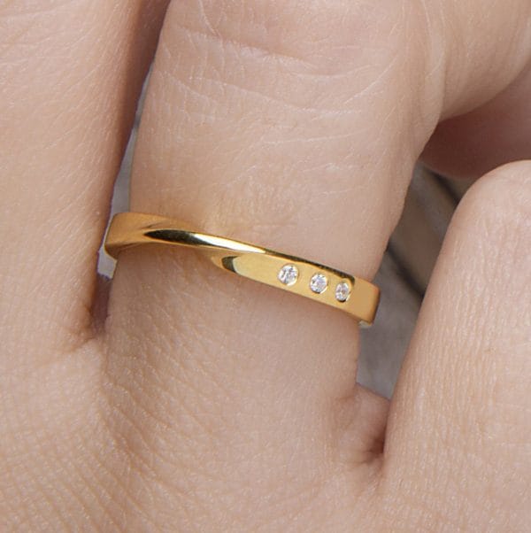 Mobius 3 diamond 2.6mm 1 Mobius 3 diamond ring 2.4mm, RN100 - Image 1