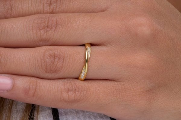 Mobius 8 diamond 3.5mm 1 Two rows of diamond Mobius ring, RN145 - Image 1