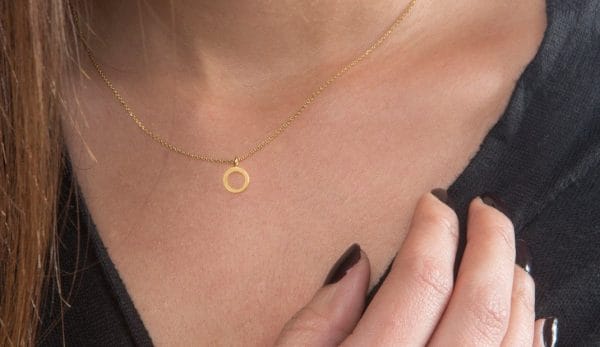 Open circle gold necklace - Image 4