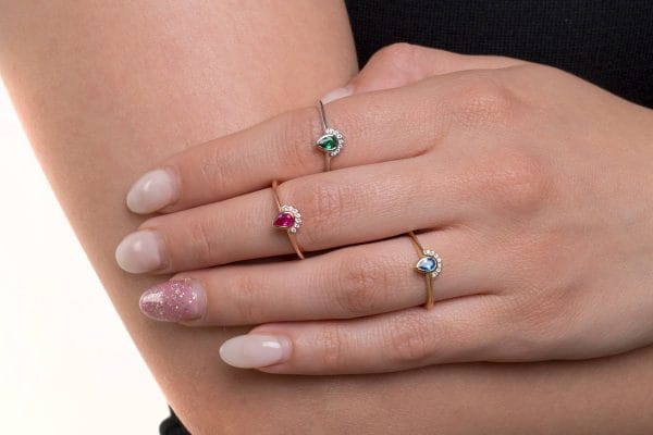 Pear cut ring with diamonds - Image 3