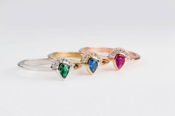 Pear cut ring with diamonds - Image 4