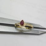 Pear cut ring with diamonds - Image 8