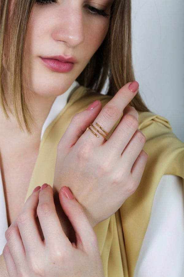 Twisted wire ring with tiny diamonds - Image 5