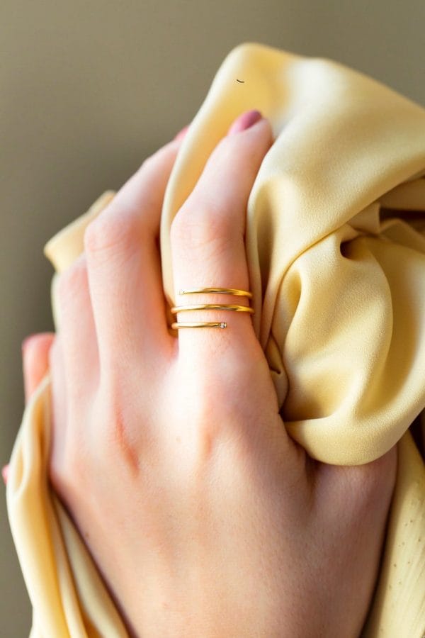 Twisted wire ring with tiny diamonds - Image 6