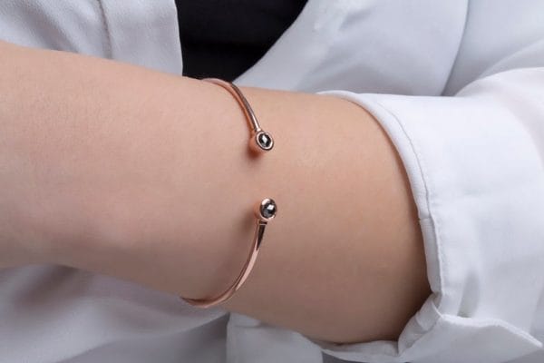 Two Diamond solid gold bangle - Image 3