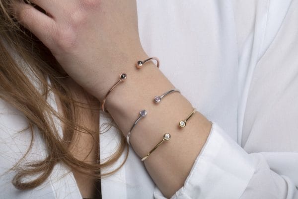 Two Diamond solid gold bangle - Image 4