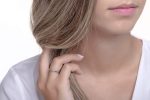 Dainty gold band with texture - Image 8