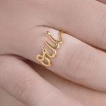 Gold oui ring - Image 2
