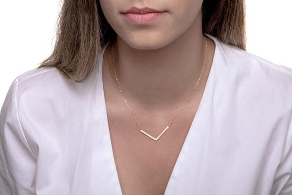 Large flat chevron gold necklace - Image 2