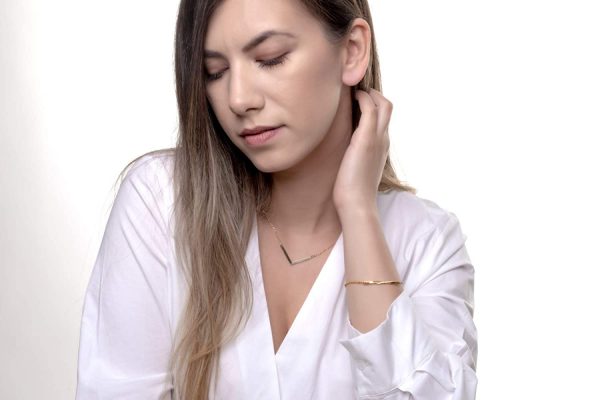 Large flat chevron gold necklace - Image 4