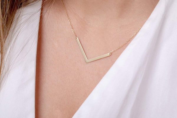 Large flat chevron gold necklace - Image 5