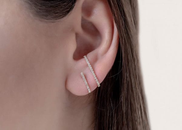 Single long diamond bar earring - Image 10