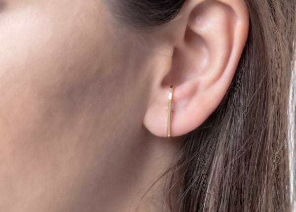 Single gold bar stud earring - Image 3
