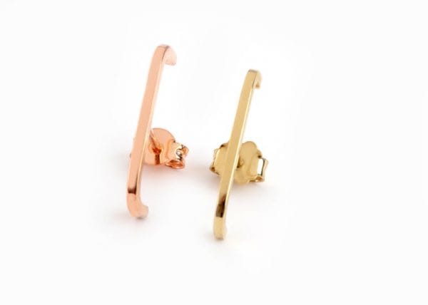 Single gold bar stud earring - Image 7