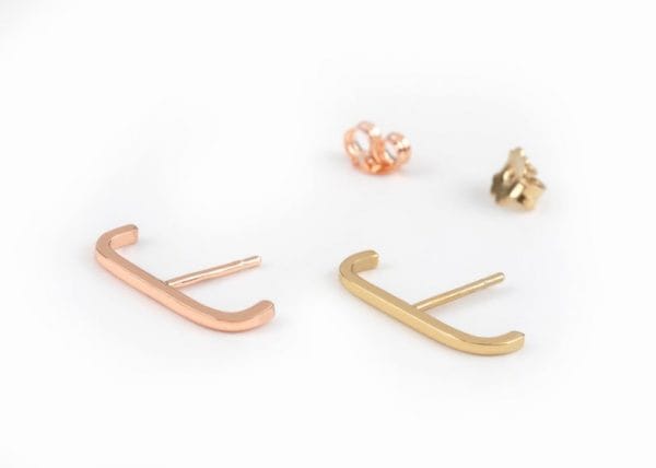 Single gold bar stud earring - Image 8
