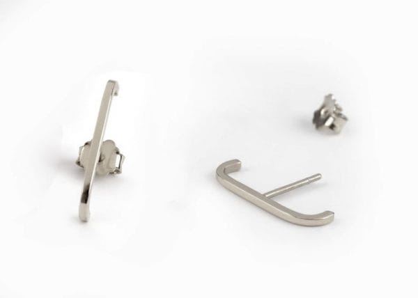 Single gold bar stud earring - Image 5