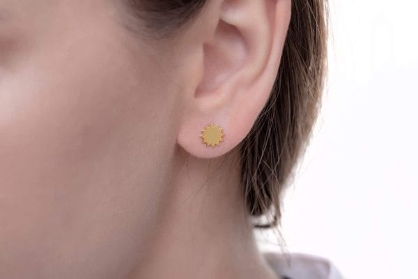 Tiny Sun studs in solid gold - Image 5