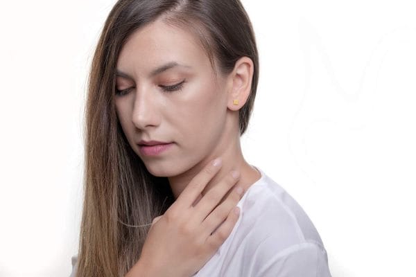 Tiny square studs in solid gold - Image 3