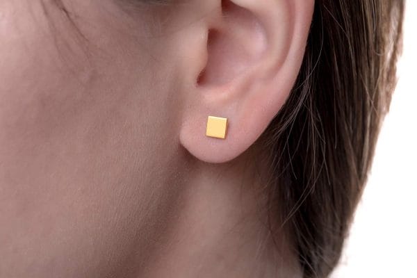Tiny square studs in solid gold - Image 6