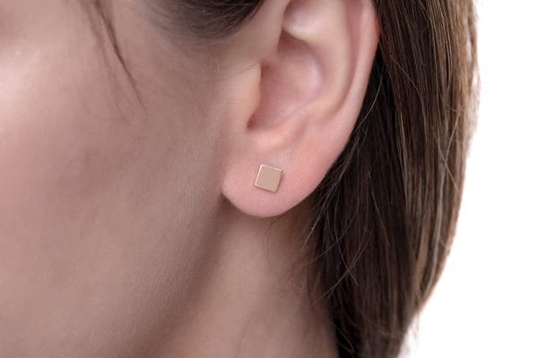 Tiny square studs in solid gold - Image 7