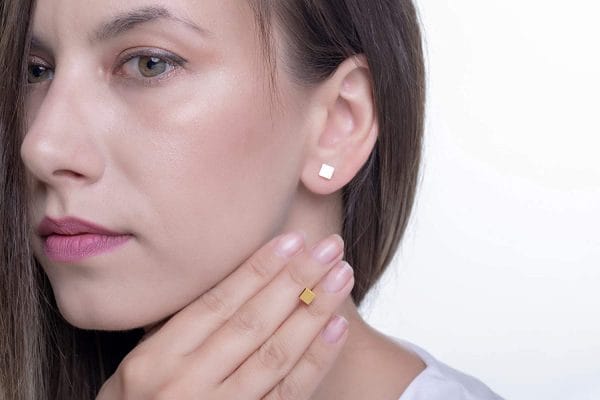 Tiny square studs in solid gold - Image 8