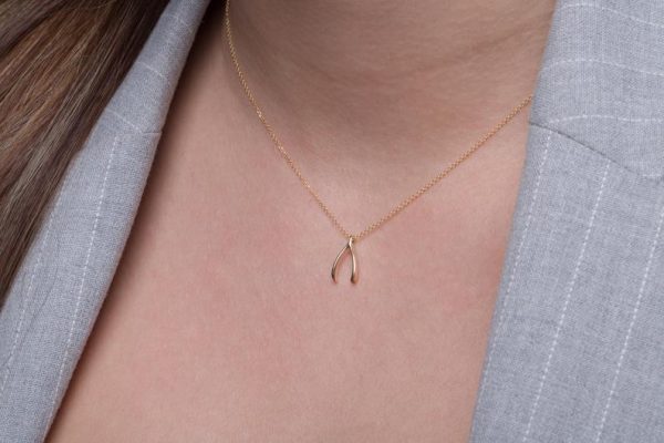 Tiny wishbone necklace 2 Tiny wishbone gold necklace - Image 2