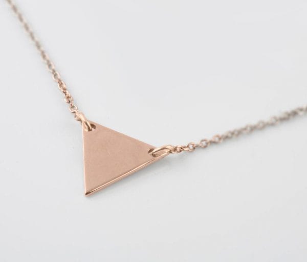 Triangle necklace in solid gold - Image 4
