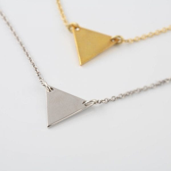 Triangle necklace in solid gold - Image 7