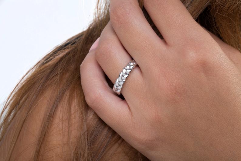 https://www.elegantjewelbox.com/wp-content/uploads/2020/04/Wedding-braided-ring-2.jpg