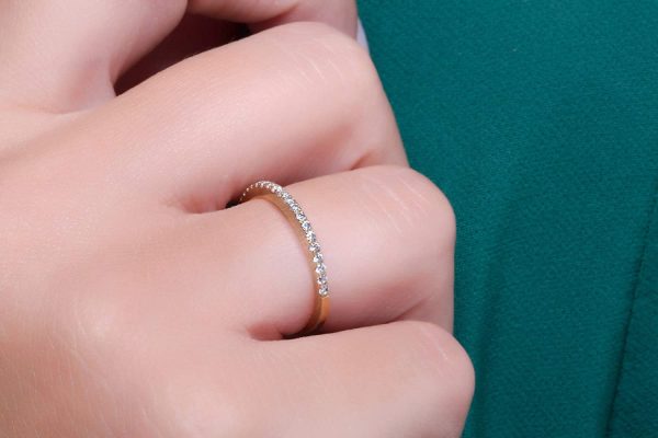 18 diamond eternity band, 1.4mm - Image 2