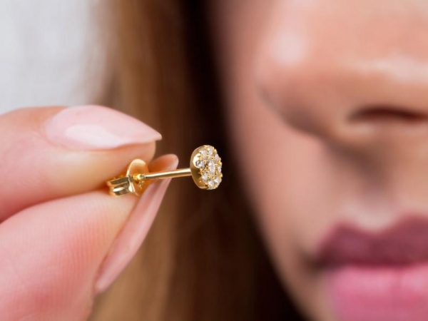 Circle diamond studs earrings - Image 3