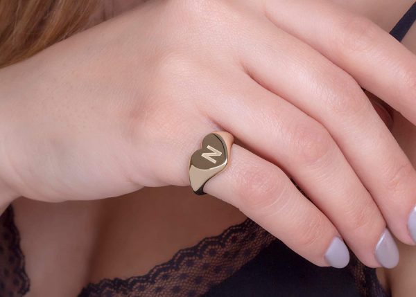 Signet gold ring in heart shape - Image 4
