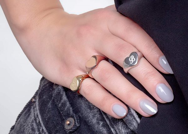 Signet gold ring in heart shape - Image 5