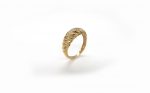 Small wave croissant ring in solid gold - Image 4