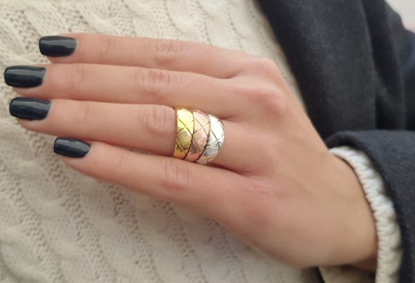 Small dome Capitoné ring in solid gold - Image 6