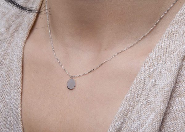 Tiny Initial necklace in solid gold - Image 4